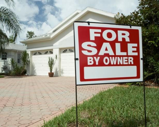 Why a Lawyer Is Essential When Selling to a “We Buy Houses” Company in Manitoba